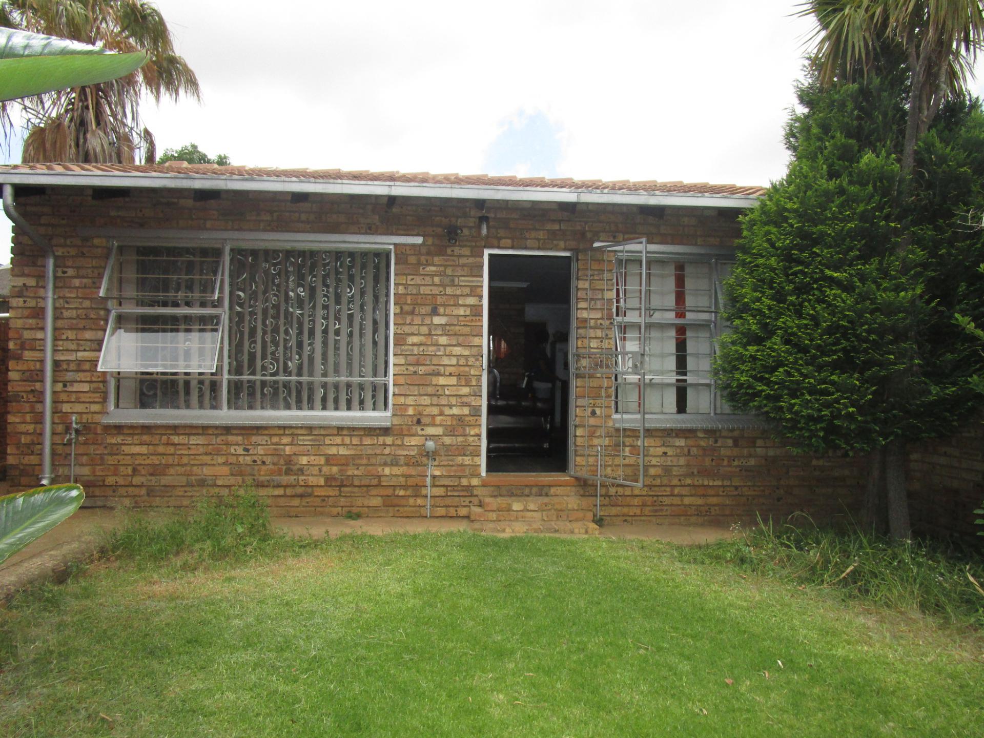 Front View of property in Boltonia