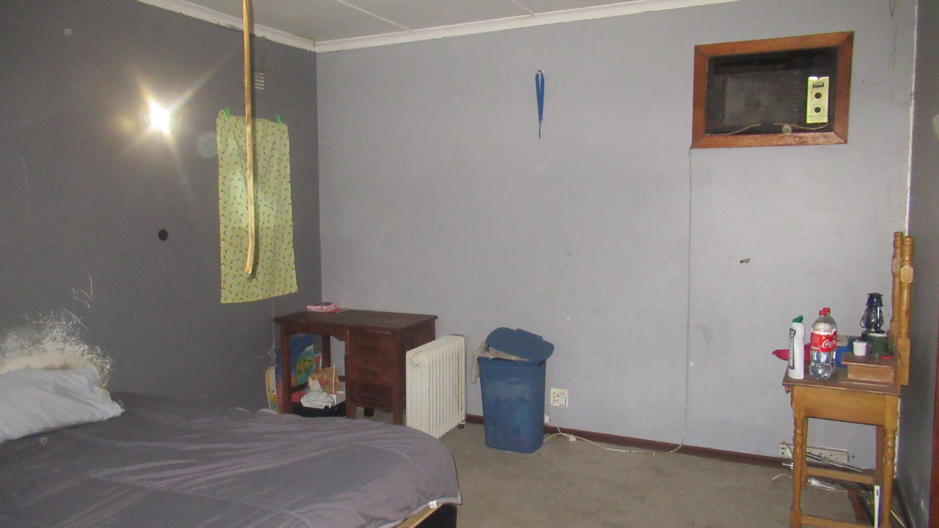 Bed Room 1 - 14 square meters of property in Padfield Park