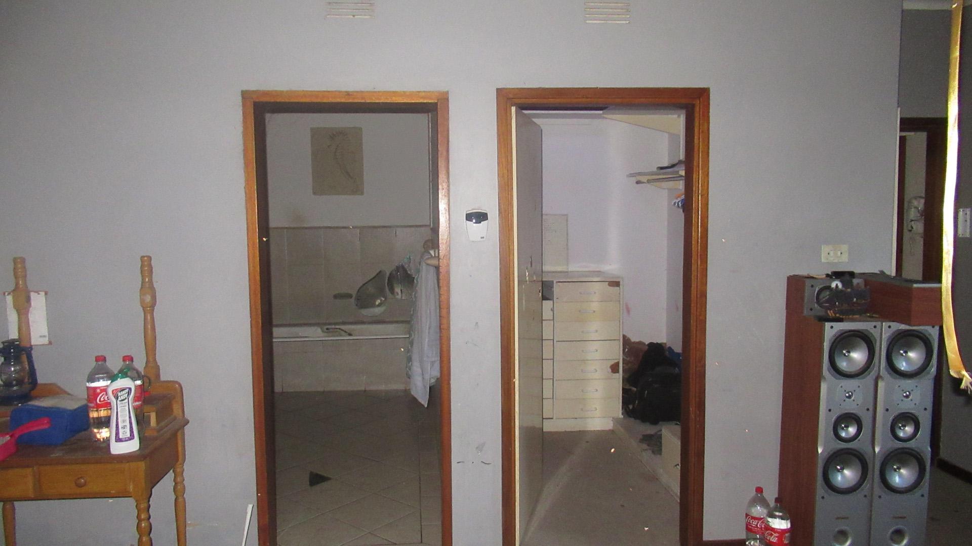 Bed Room 1 - 14 square meters of property in Padfield Park