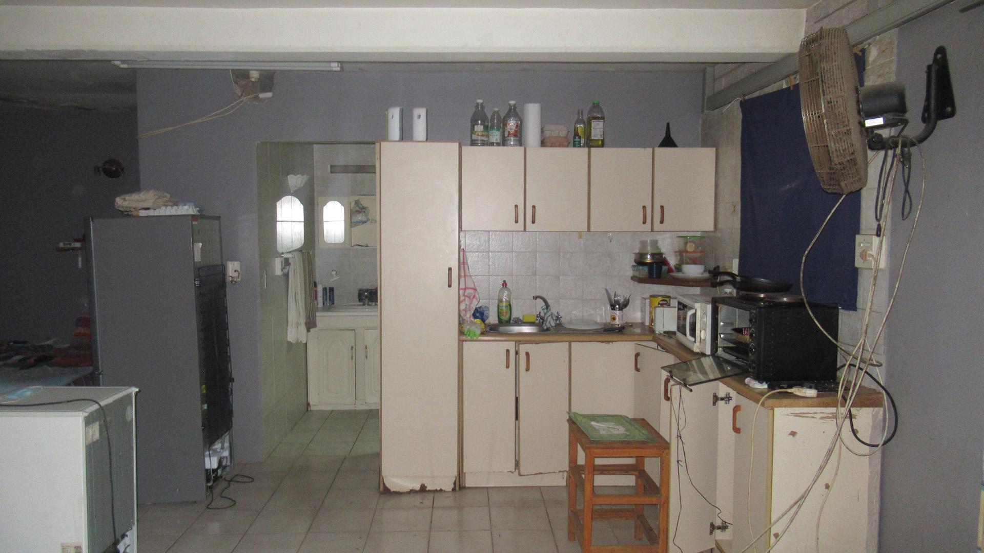 Kitchen - 25 square meters of property in Padfield Park
