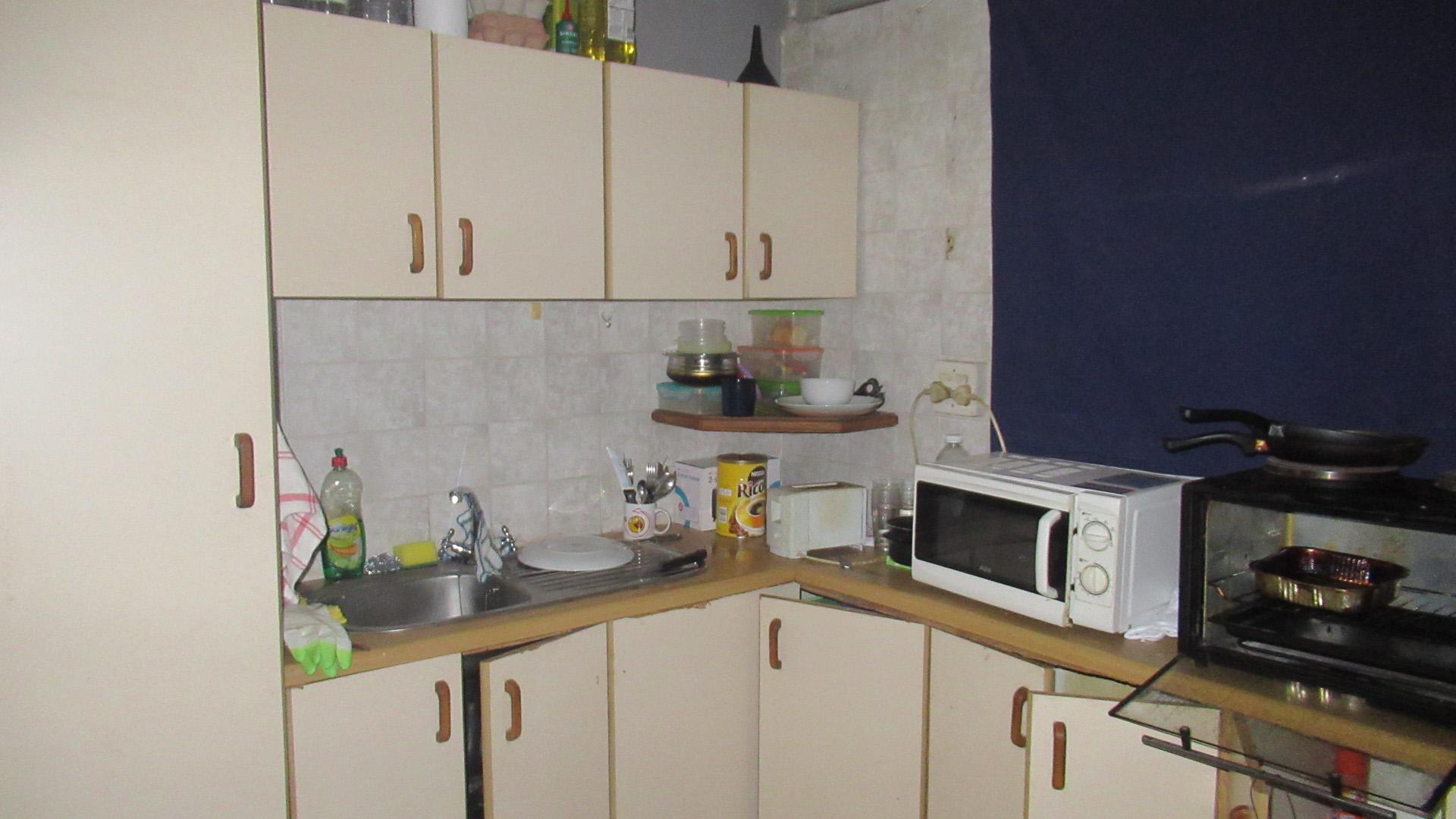 Kitchen - 25 square meters of property in Padfield Park