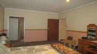 Main Bedroom - 27 square meters of property in Tileba