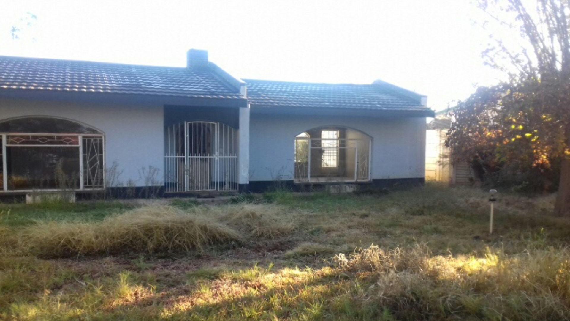Front View of property in Viljoenskroon