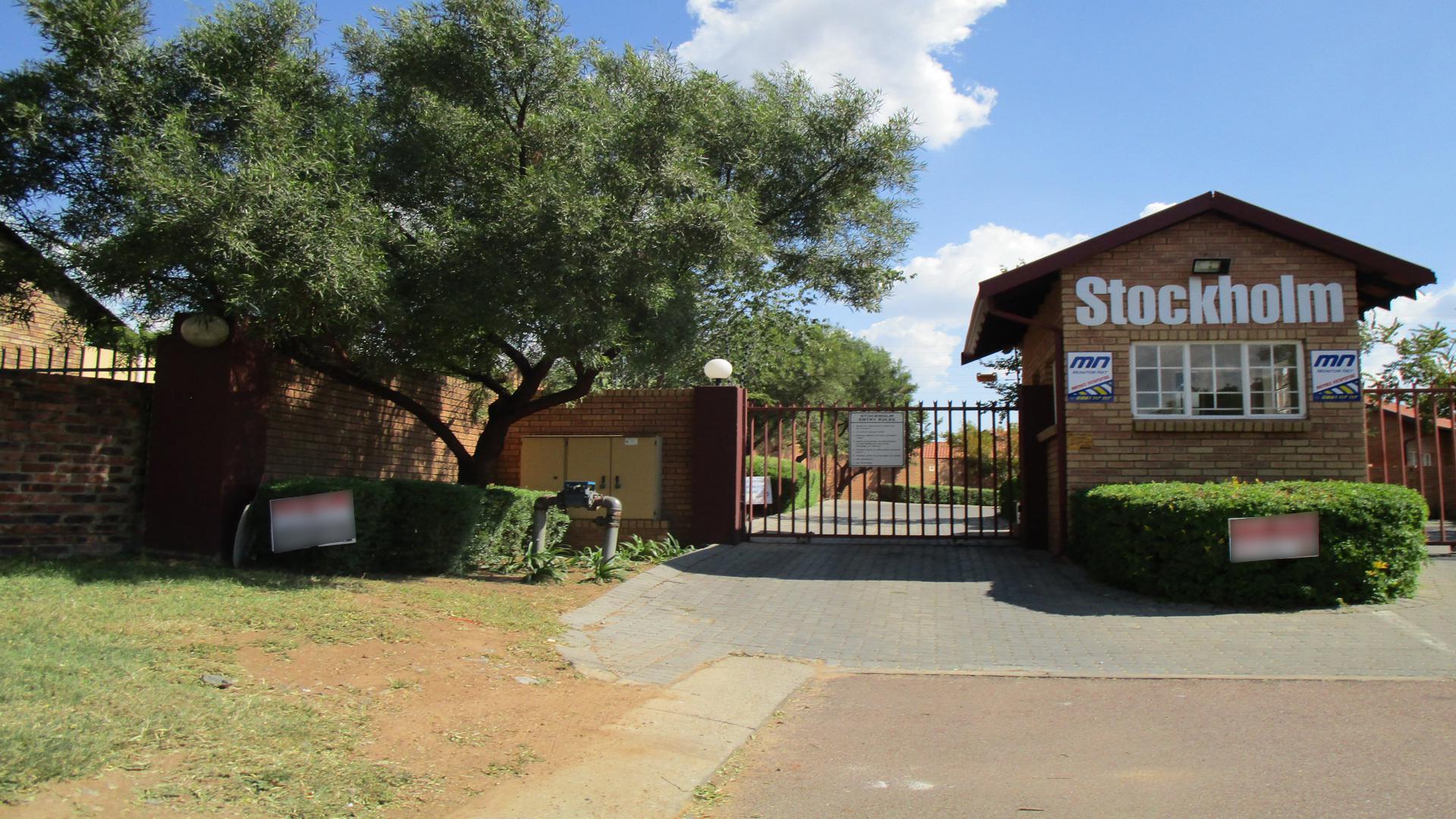 Front View of property in The Reeds