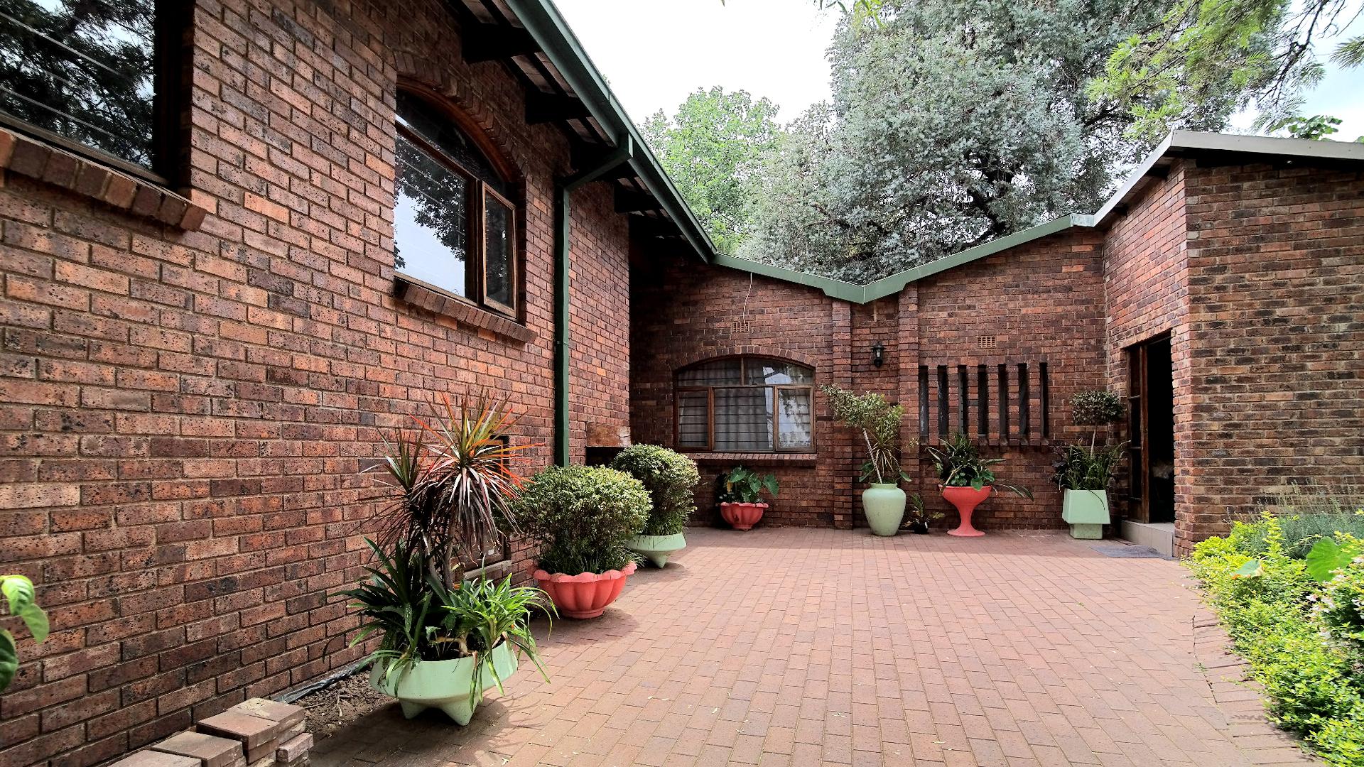 Front View of property in Bryanston