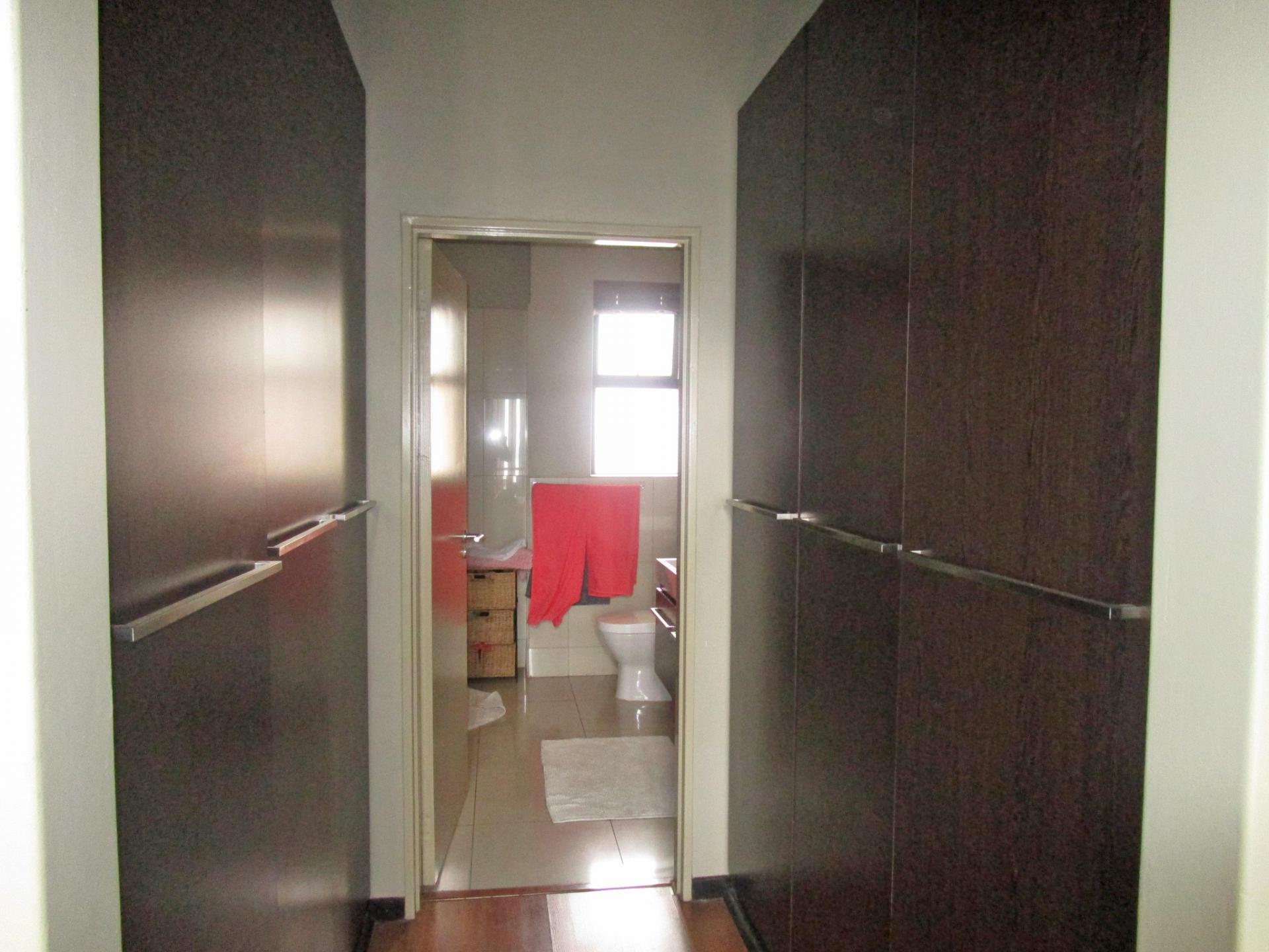 Main Bedroom - 17 square meters of property in Edenvale