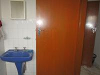 Main Bathroom - 6 square meters of property in Mid-ennerdale