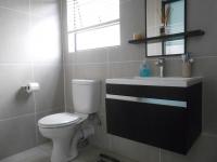 Main Bathroom - 5 square meters of property in Greenstone Hill