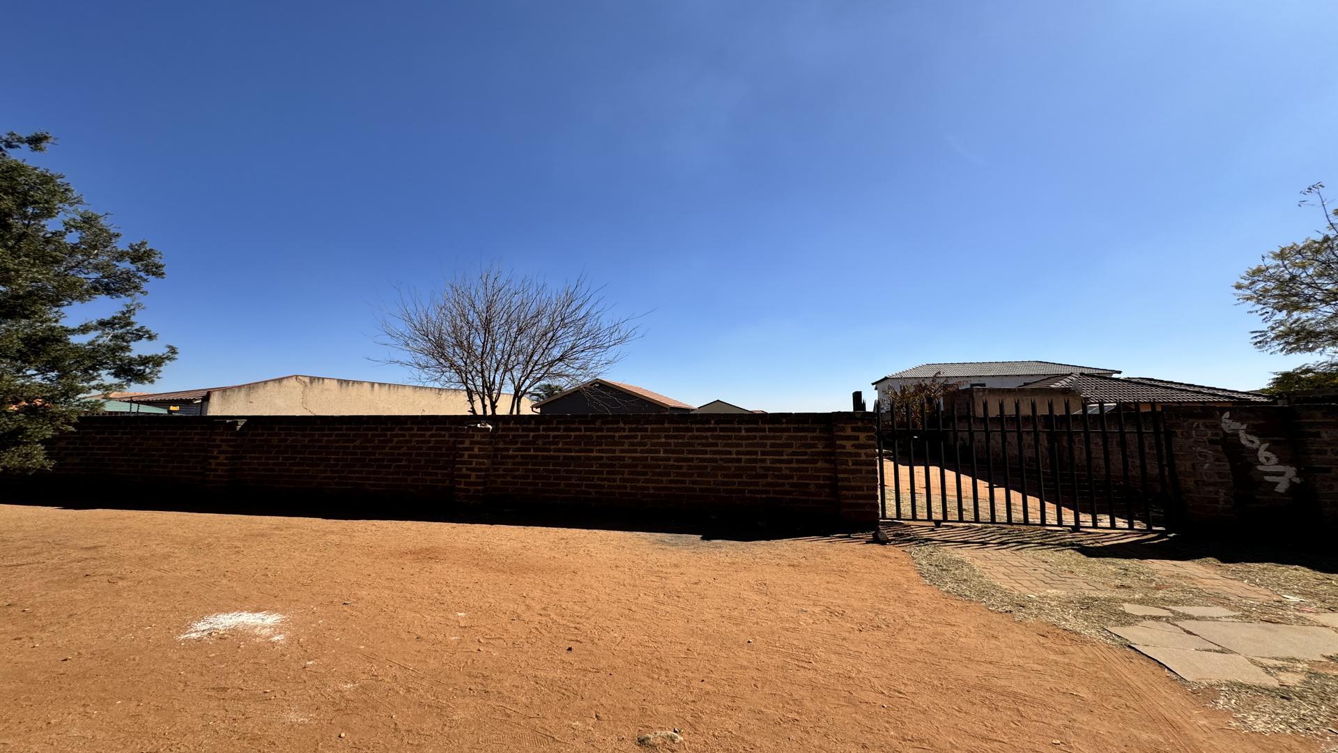 Front View of property in Birch Acres