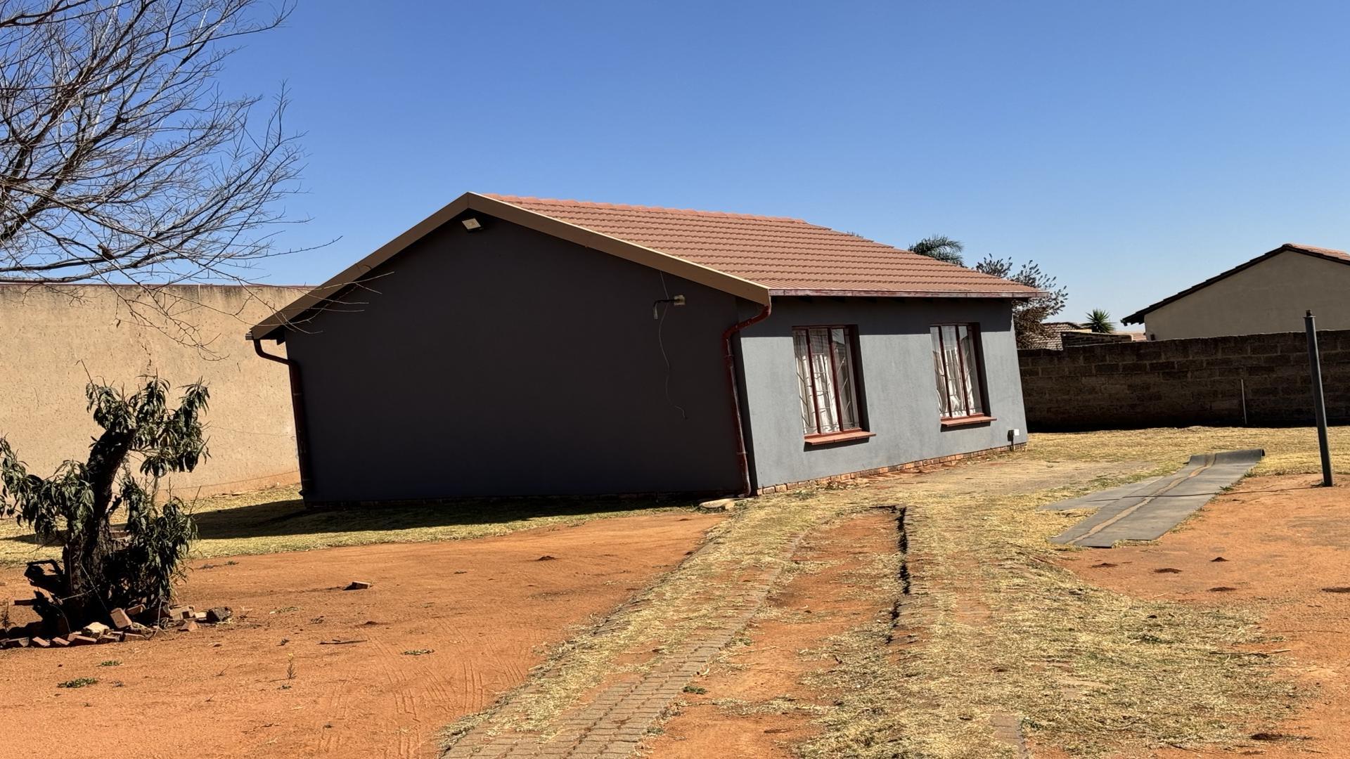 Front View of property in Birch Acres