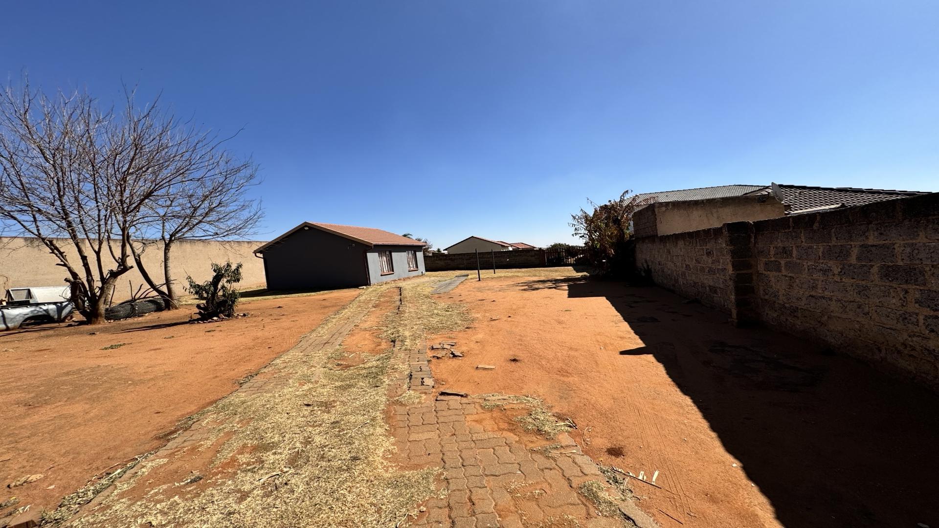 Front View of property in Birch Acres