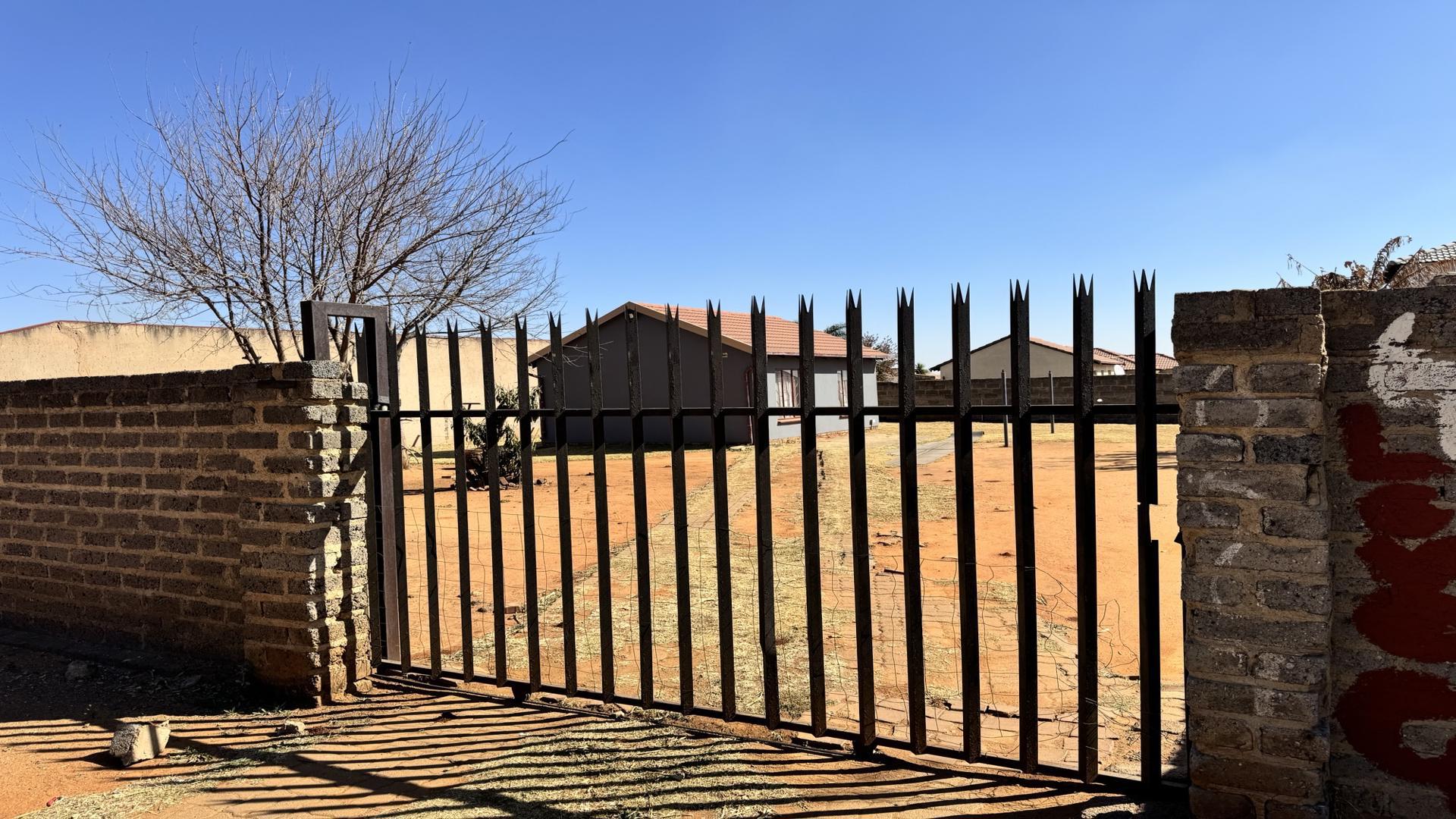 Front View of property in Birch Acres