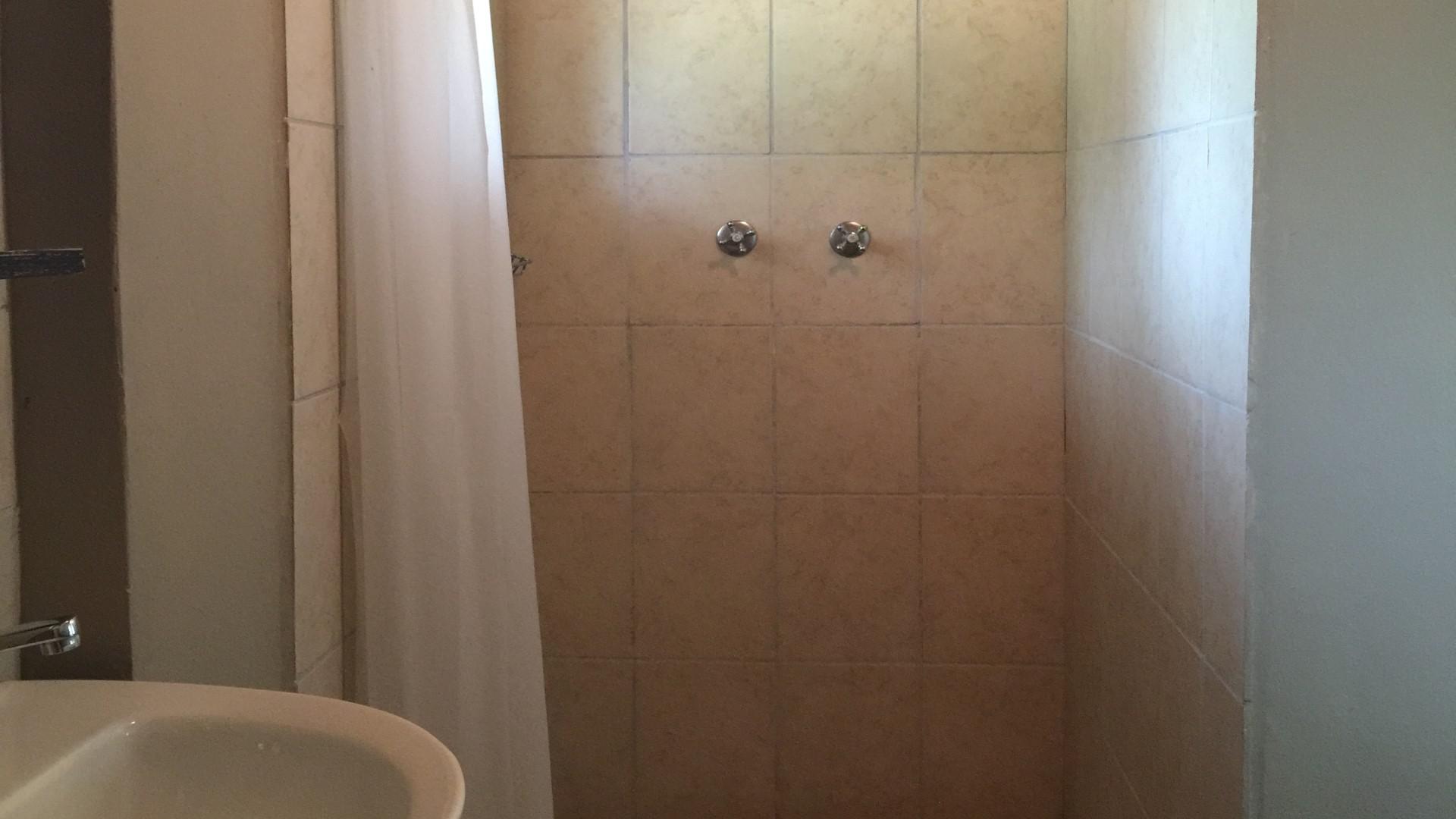 Bathroom 2 - 5 square meters of property in Bela-Bela (Warmbad)