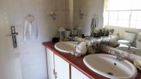 Main Bathroom - 9 square meters of property in Walkers Fruit Farms SH