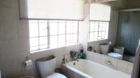 Main Bathroom - 9 square meters of property in Walkers Fruit Farms SH