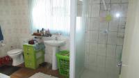 Bathroom 1 - 6 square meters of property in Walkers Fruit Farms SH