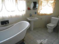 Main Bathroom - 8 square meters of property in Dunnottar