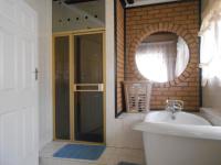 Main Bathroom - 8 square meters of property in Dunnottar