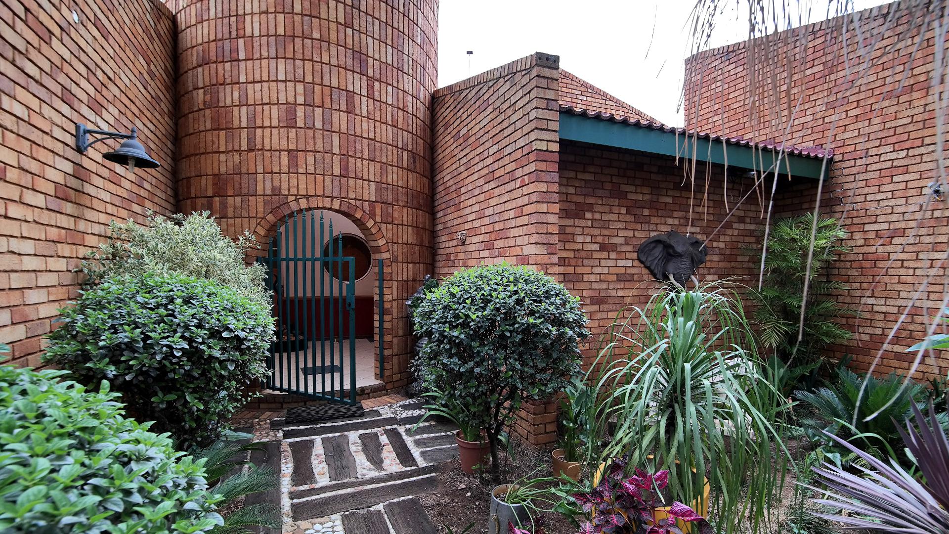 Front View of property in Kameeldrift West