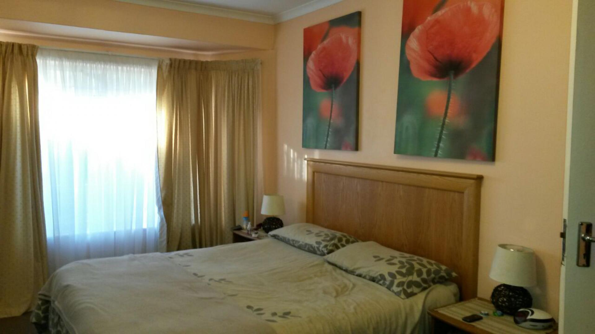 Main Bedroom - 28 square meters of property in Vrededorp