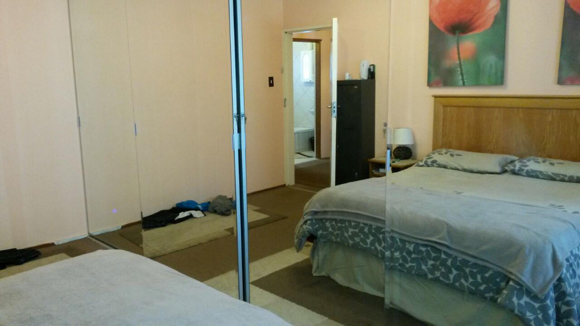 Main Bedroom - 28 square meters of property in Vrededorp