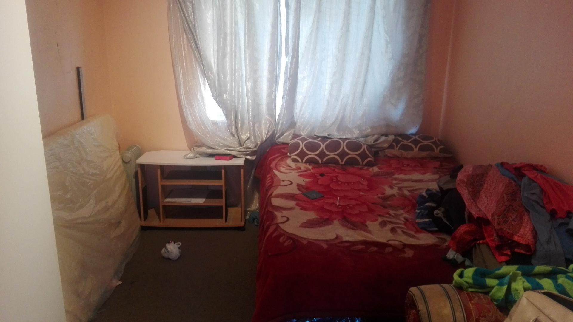 Bed Room 2 - 10 square meters of property in Vrededorp