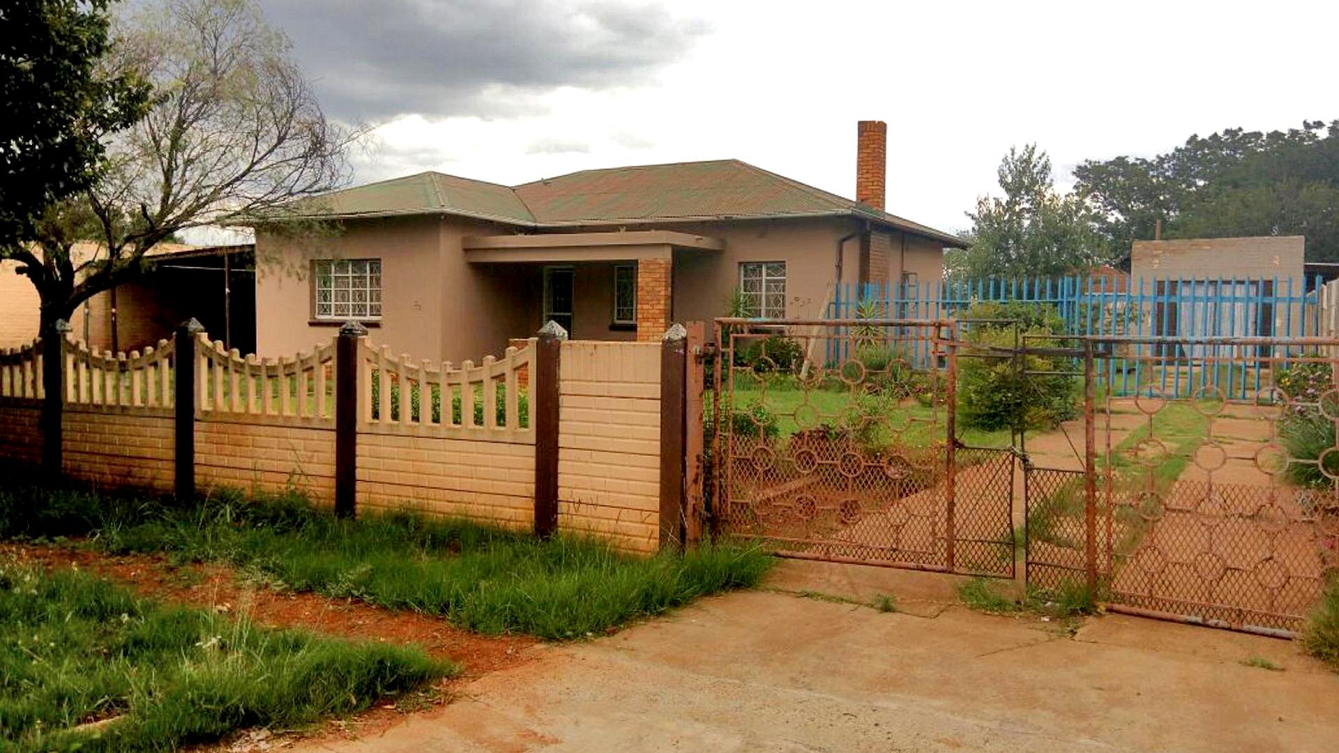 Front View of property in Carletonville