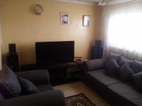 Lounges - 14 square meters of property in 