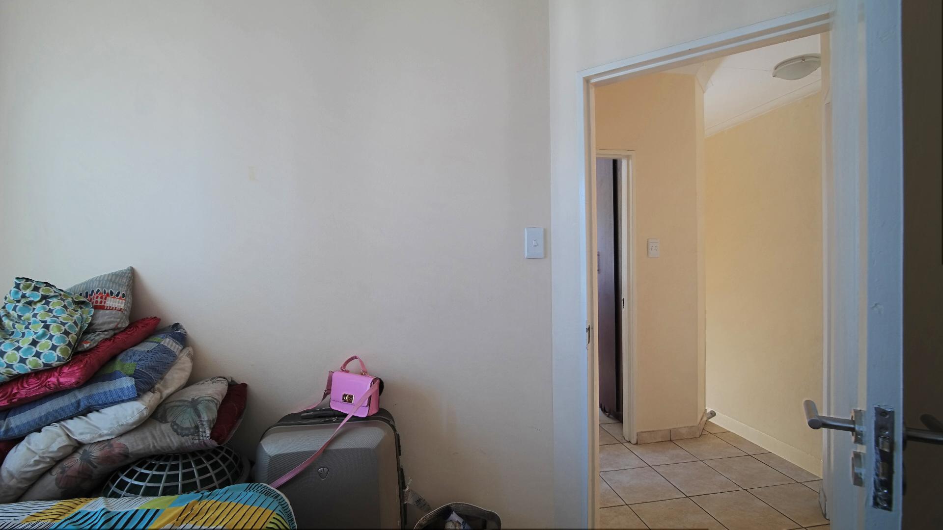 Bed Room 1 - 9 square meters of property in Emalahleni (Witbank) 