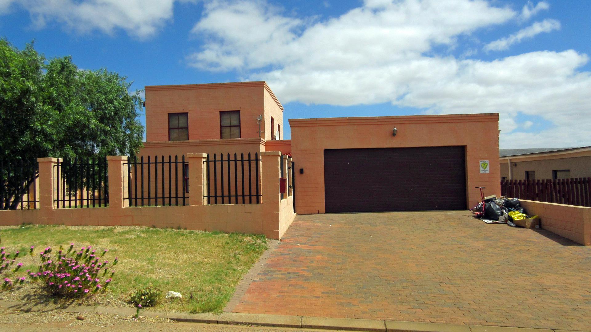 Front View of property in Darling