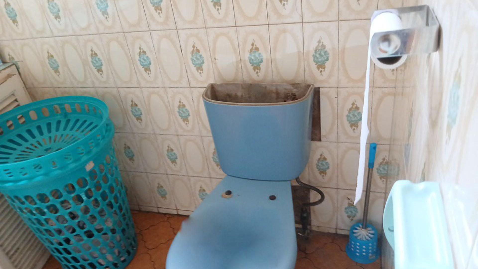 Main Bathroom of property in Isipingo Hills