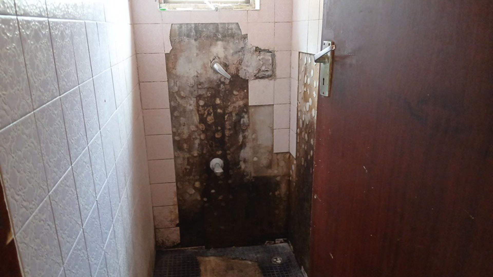 Bathroom 2 of property in Isipingo Hills