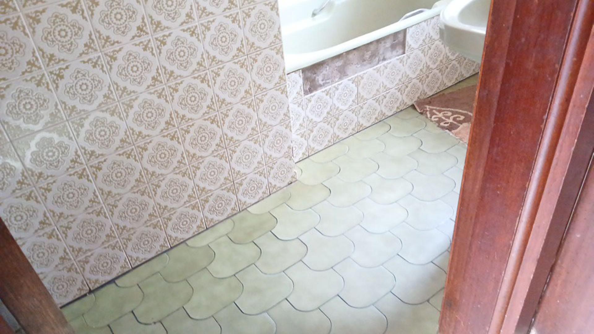 Bathroom 1 of property in Isipingo Hills