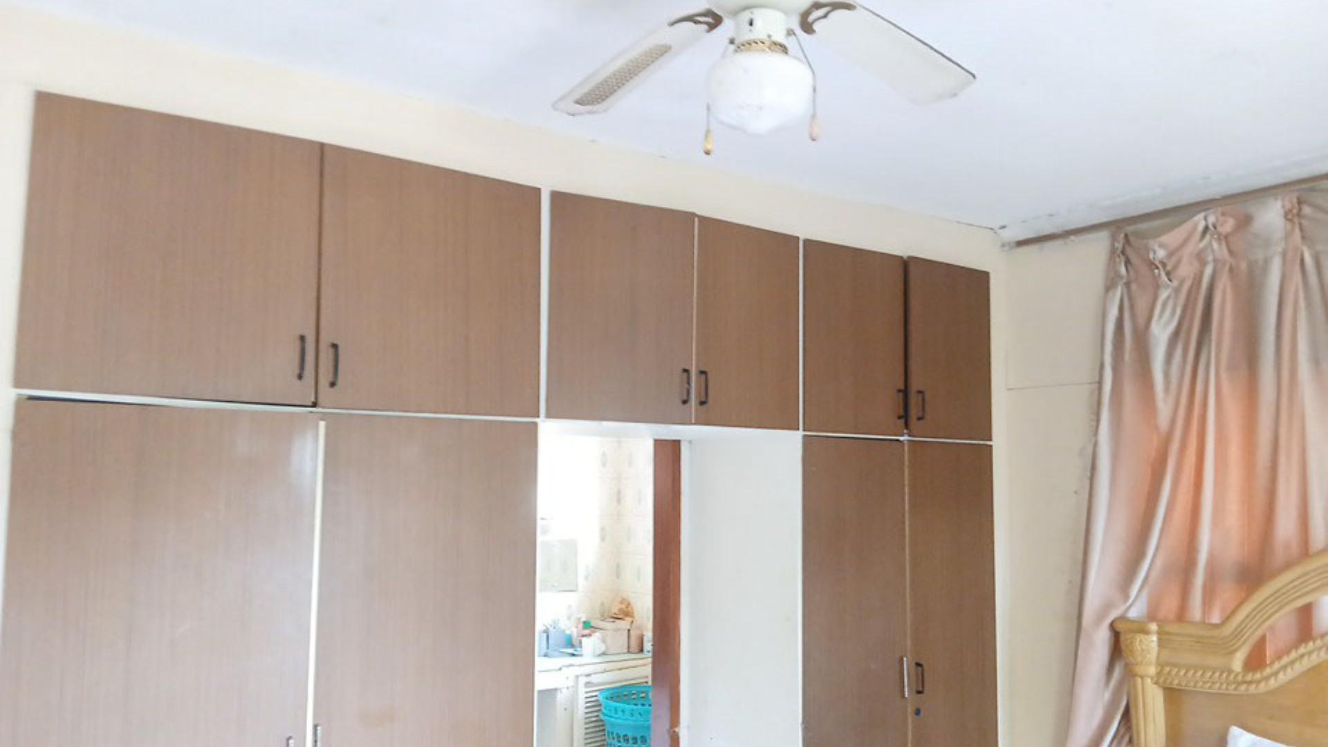 Main Bedroom of property in Isipingo Hills
