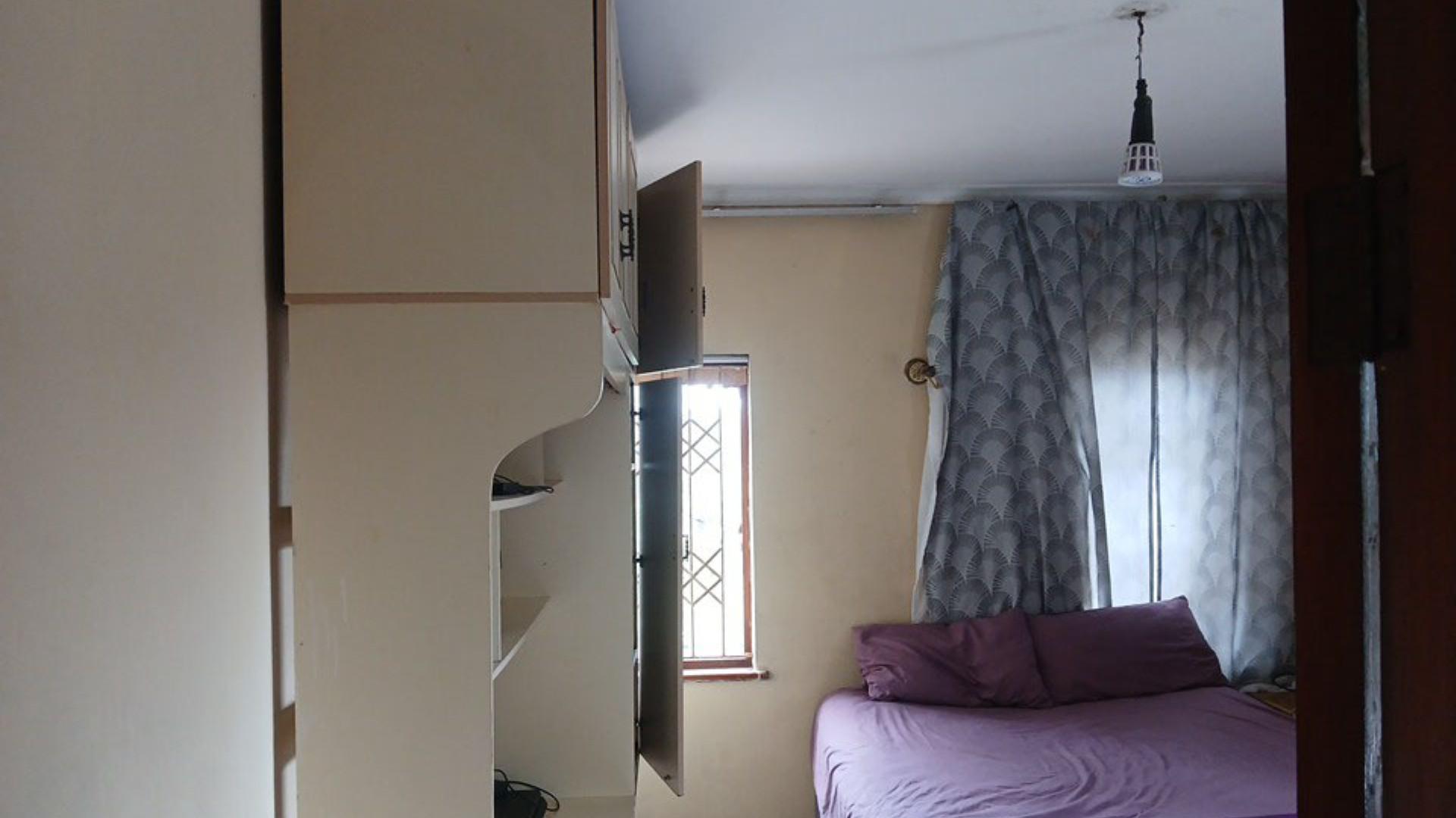 Bed Room 4 of property in Isipingo Hills