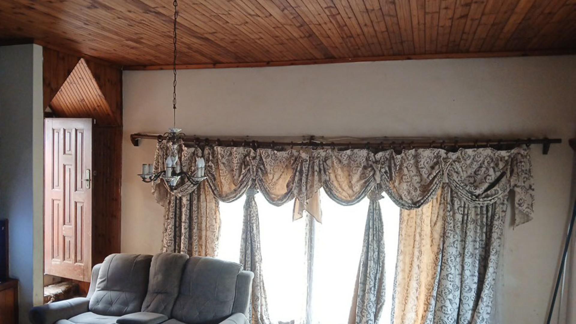 Lounges of property in Isipingo Hills