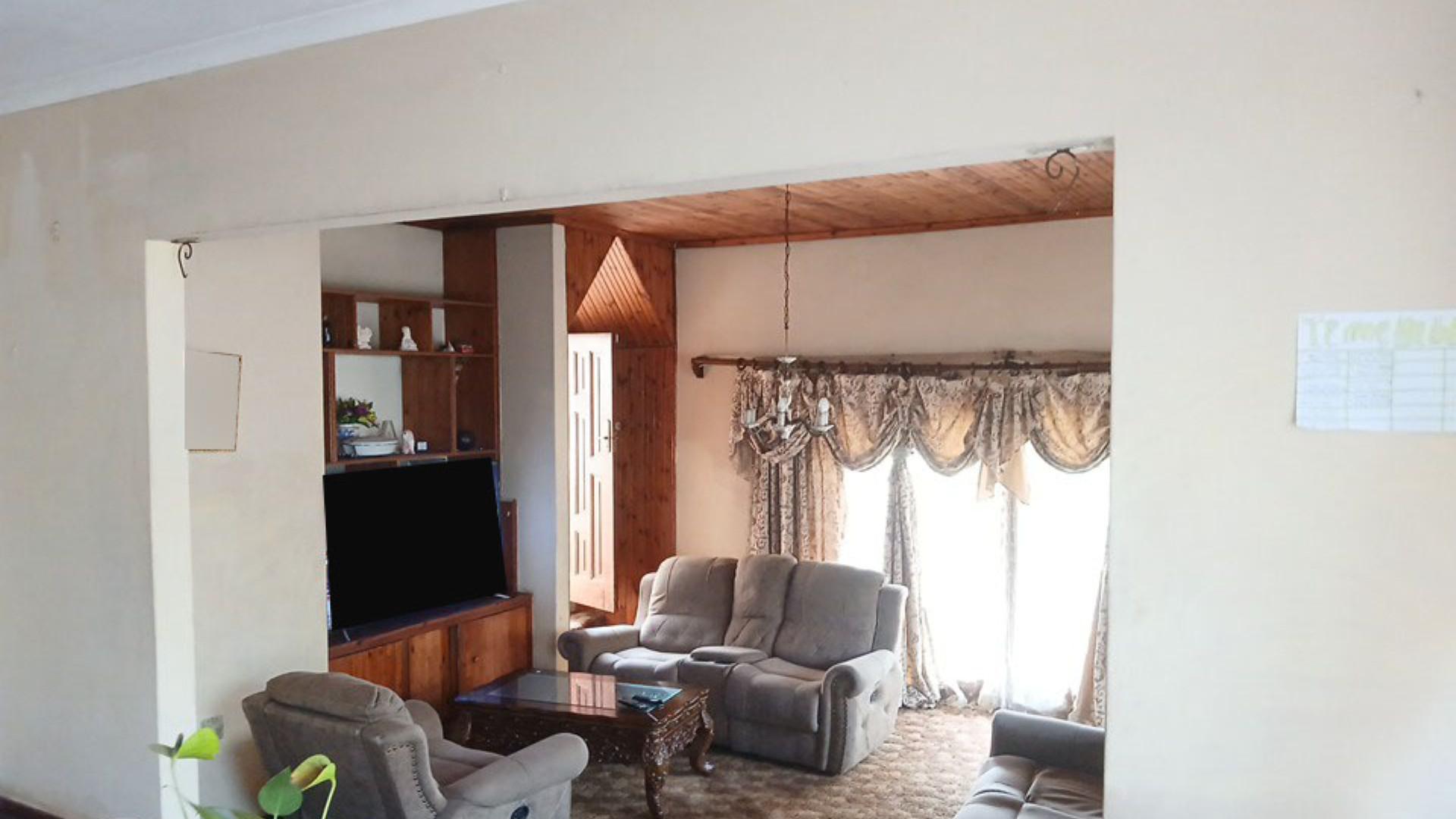 Lounges of property in Isipingo Hills
