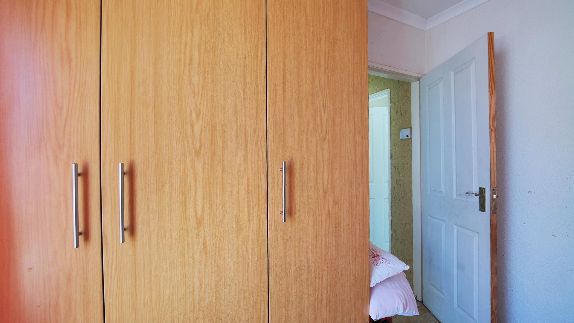 Bed Room 1 - 9 square meters of property in Tlhabane West