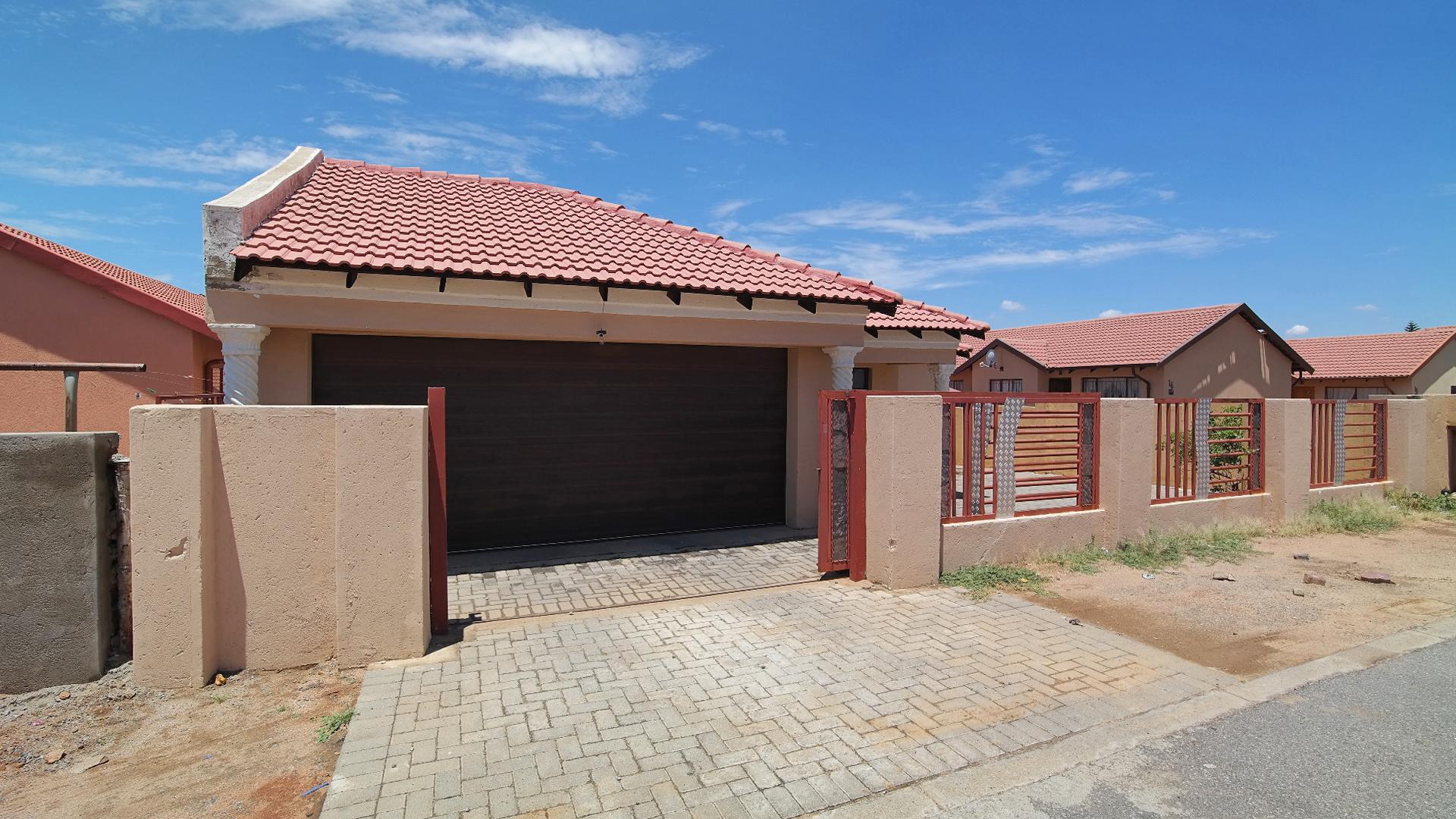 Front View of property in Tlhabane West