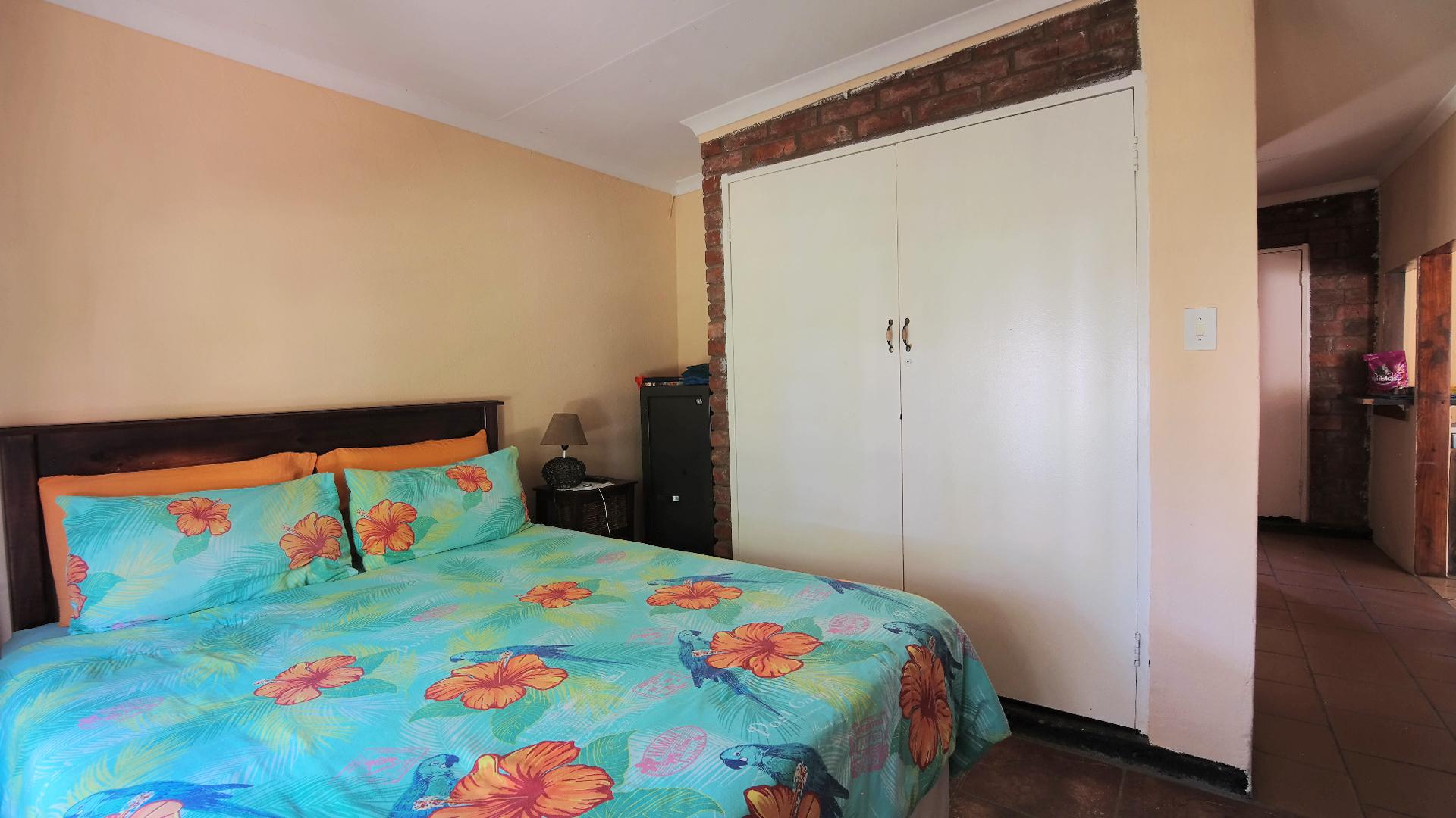 Bed Room 3 - 13 square meters of property in Kromdraai