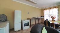 Lounges - 156 square meters of property in Kromdraai