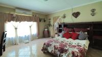 Main Bedroom - 29 square meters of property in Kromdraai