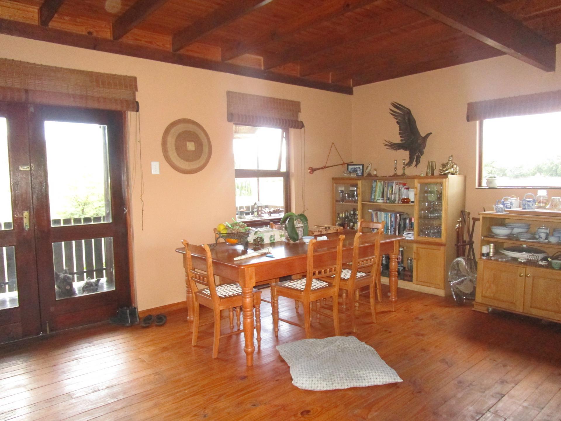 Dining Room - 37 square meters of property in Magaliesburg