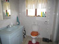 Main Bathroom - 17 square meters of property in Magaliesburg