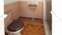 Main Bathroom - 3 square meters of property in Geelhoutpark