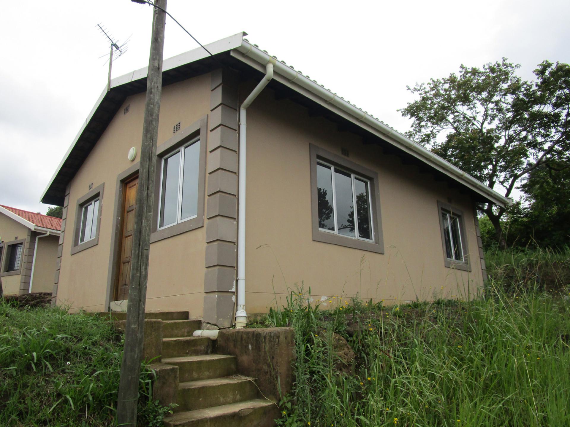 Front View of property in Crossmoor