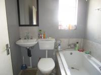 Bathroom 1 - 4 square meters of property in Fleurhof