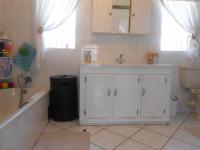 Main Bathroom - 9 square meters of property in Petersfield