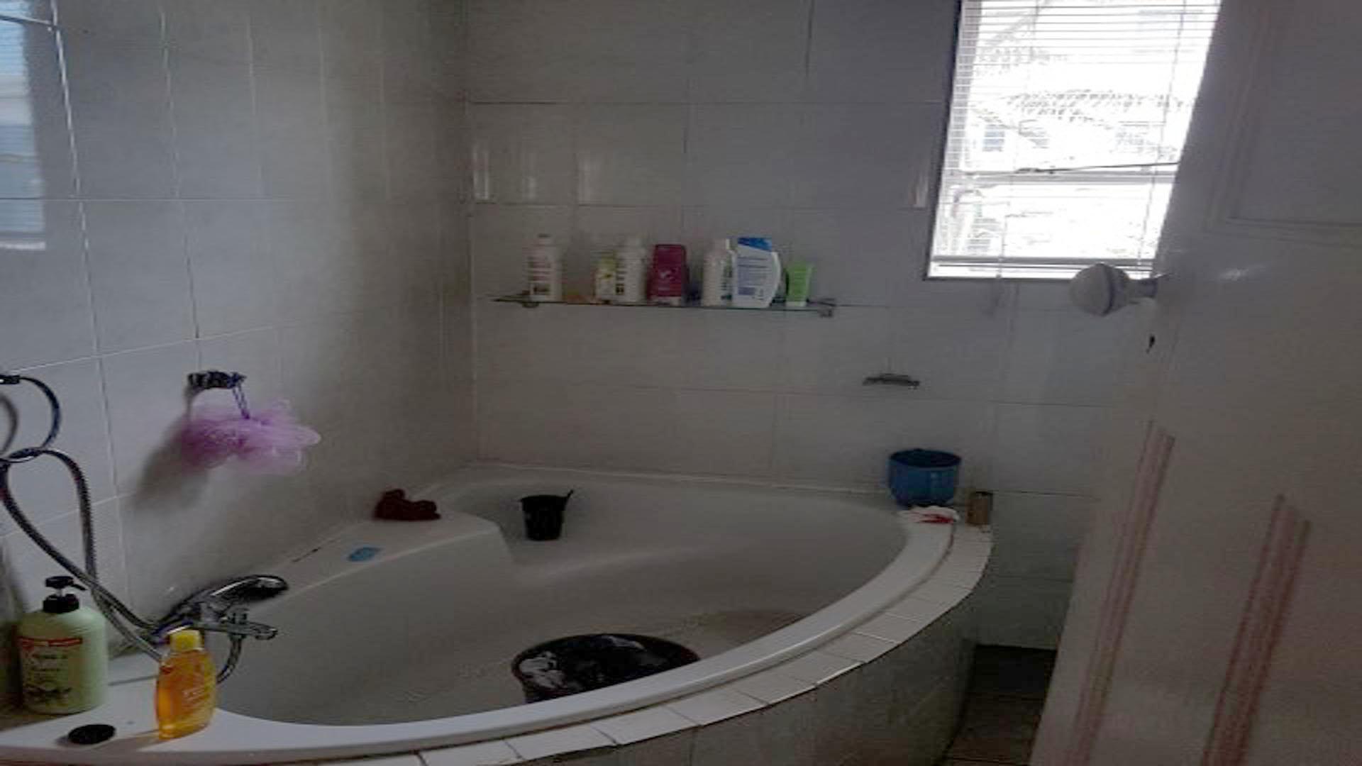 Bathroom 1 of property in North End