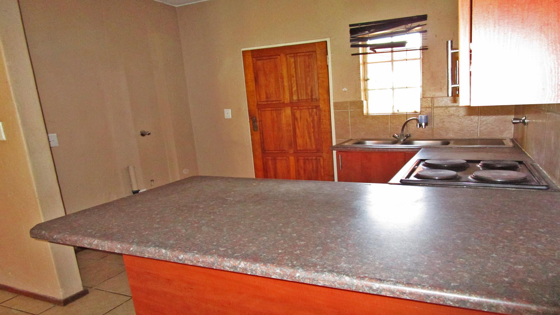 Kitchen - 11 square meters of property in Comet